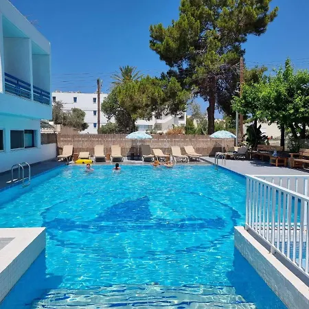 Nereus Hotel *