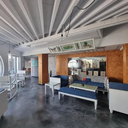 Nereus Hotel * 파포스