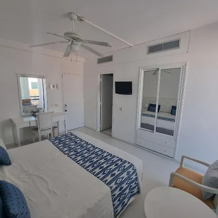 Nereus Hotel * 파포스